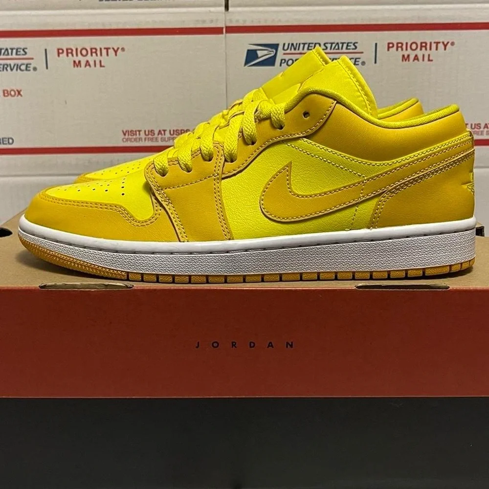 Wmns Nike Air Jordan 1 Low 